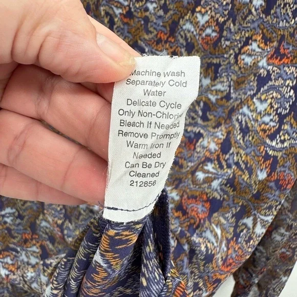 CABI TAPESTRY floral lightweight sophisticated quiet luxury blouse #157. MEDIUM - Picture 9 of 11